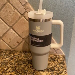 NWT Stanley 40oz Travel Quencher Granite